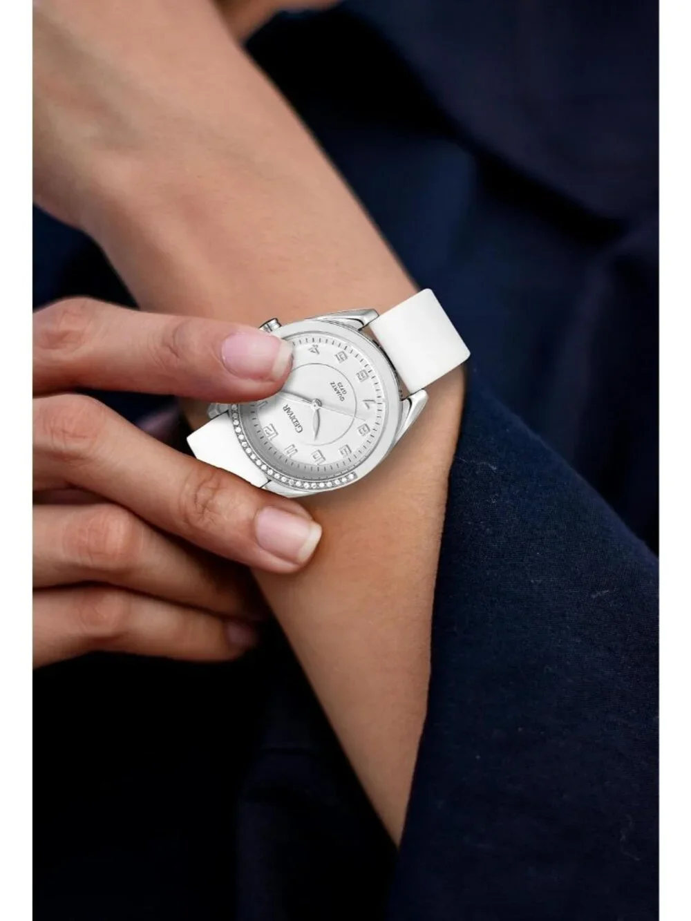 Women's White Silicone Strap Waterproof Analog Quartz Easy Read Dial Wrist Watch